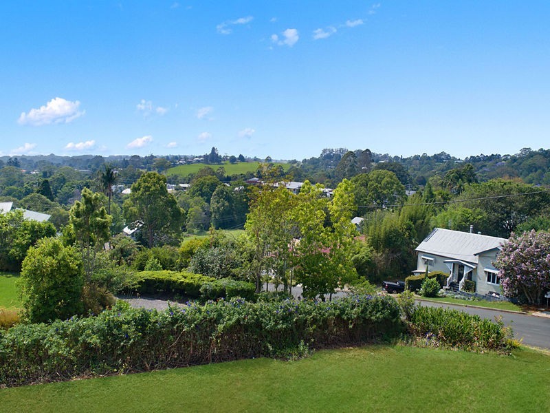 14 Miva Street, Maleny QLD 4552