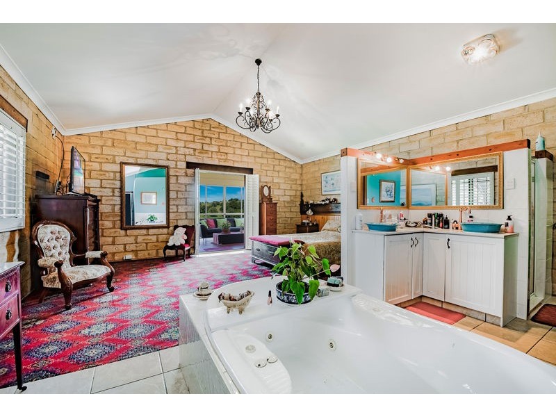 105 Macadamia Drive, Maleny QLD 4552