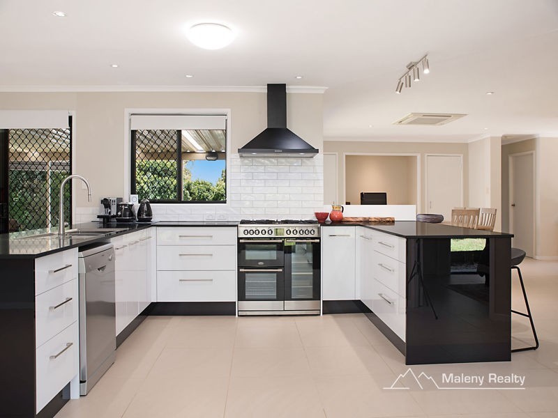 2 Oak Court, Maleny QLD 4552