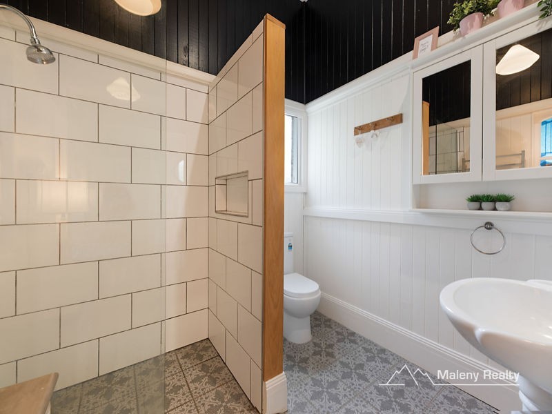 16 Mary Cairncross Ave, Maleny QLD 4552