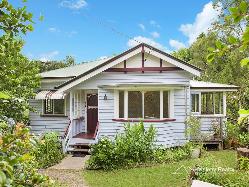 16 Ash St, Maleny QLD 4552
