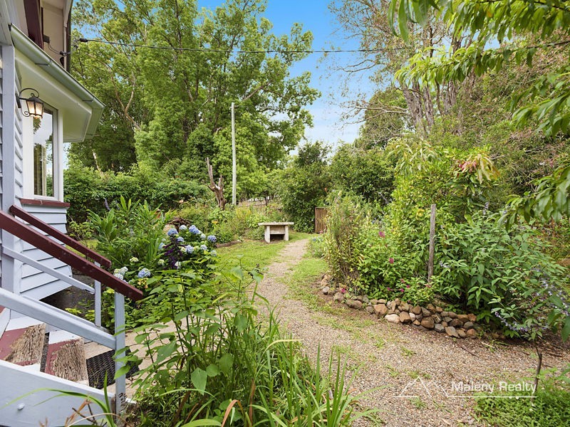 16 Ash St, Maleny QLD 4552
