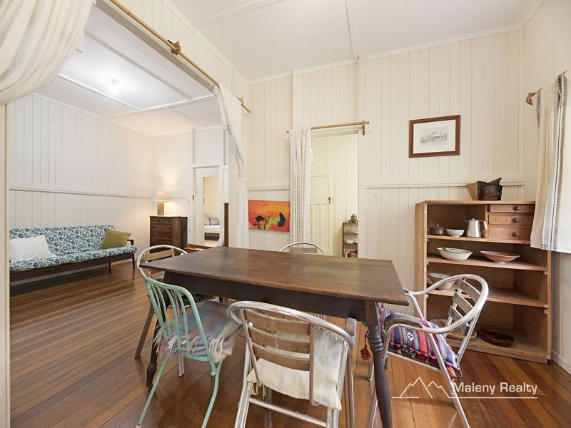 16 Ash St, Maleny QLD 4552