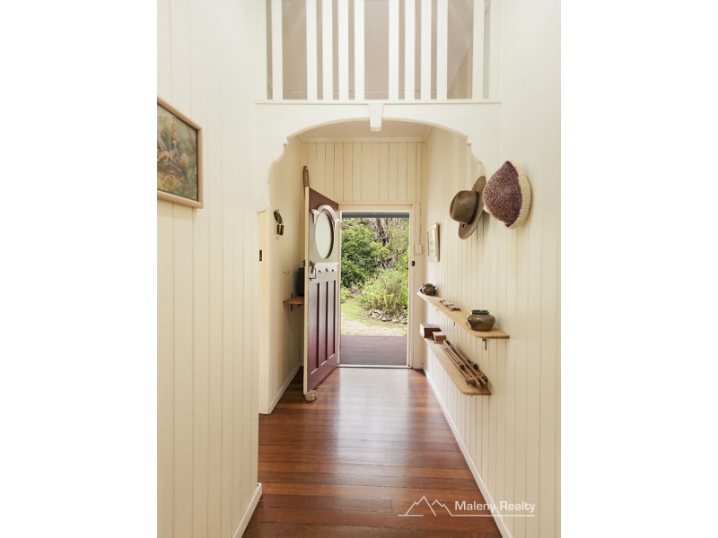 16 Ash St, Maleny QLD 4552