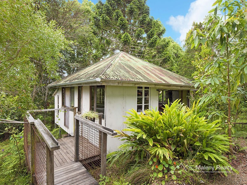 16 Ash St, Maleny QLD 4552