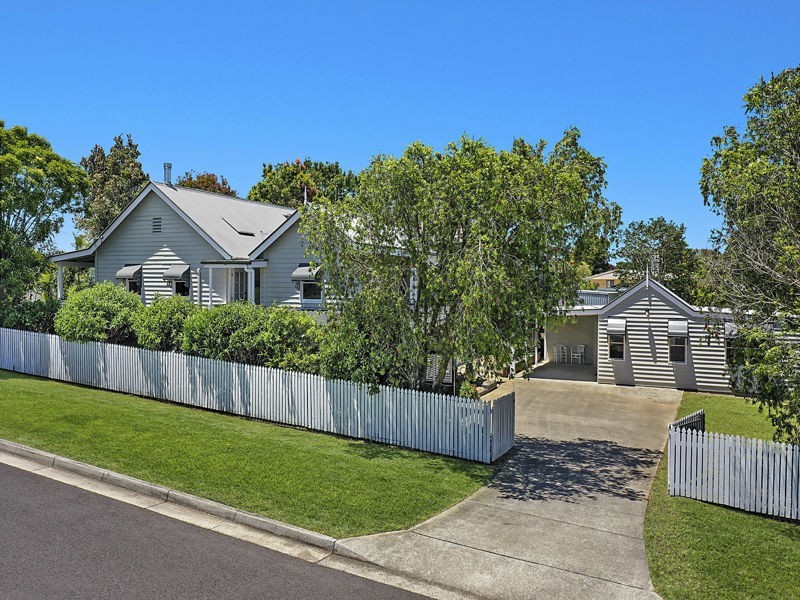 67 Macadamia Dr, Maleny QLD 4552