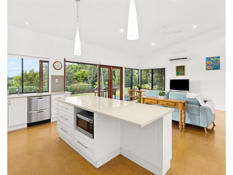 33 Avocado Lane, Maleny QLD 4552