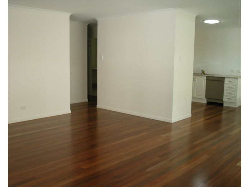 2/11 Cherry St, Maleny QLD 4552