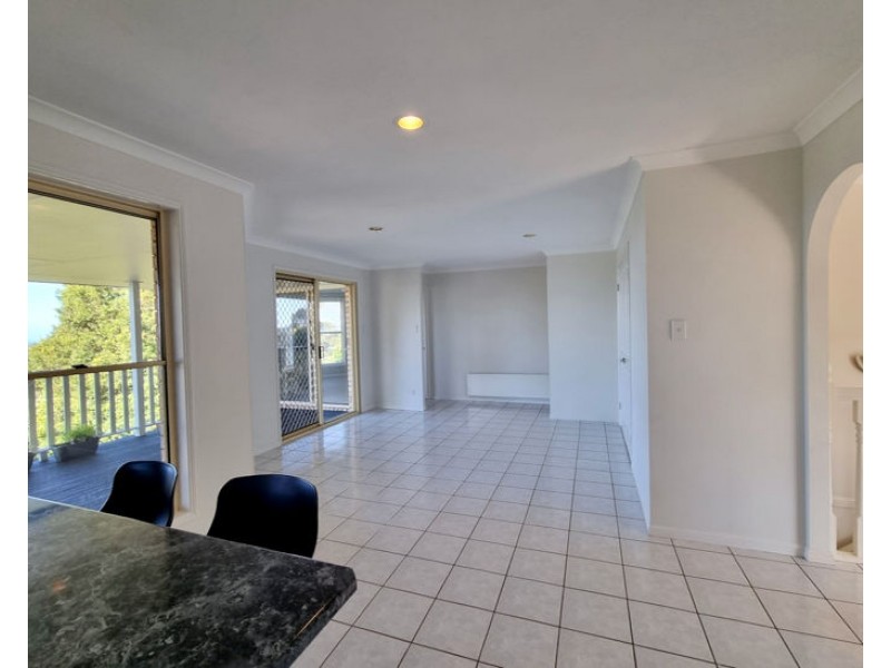 32 Crystal St, Mapleton QLD 4560