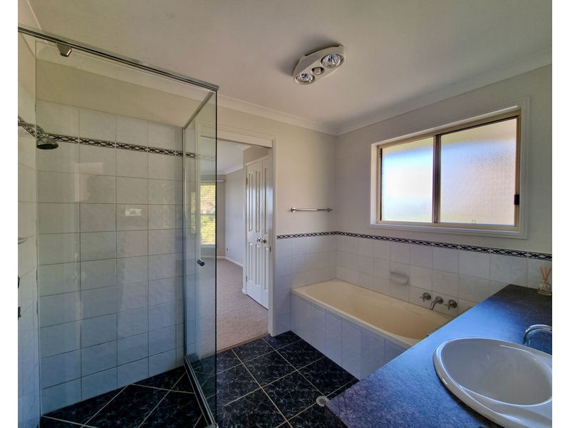 32 Crystal St, Mapleton QLD 4560