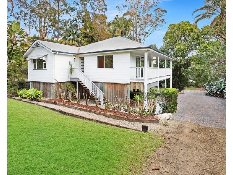 8 Ash St, Maleny QLD 4552