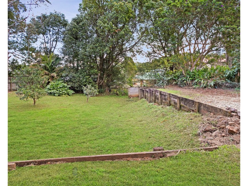 8 Ash St, Maleny QLD 4552