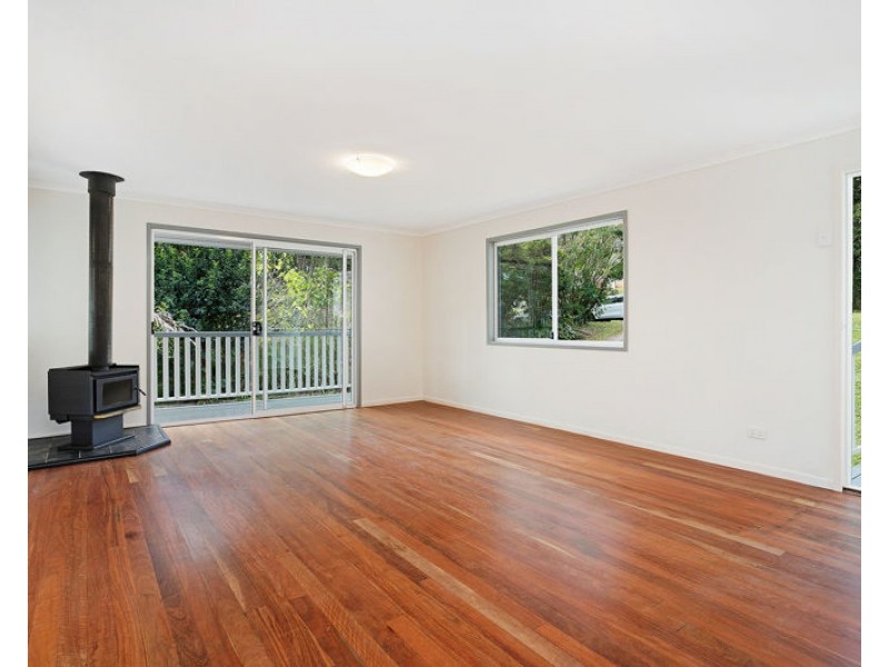 8 Ash St, Maleny QLD 4552