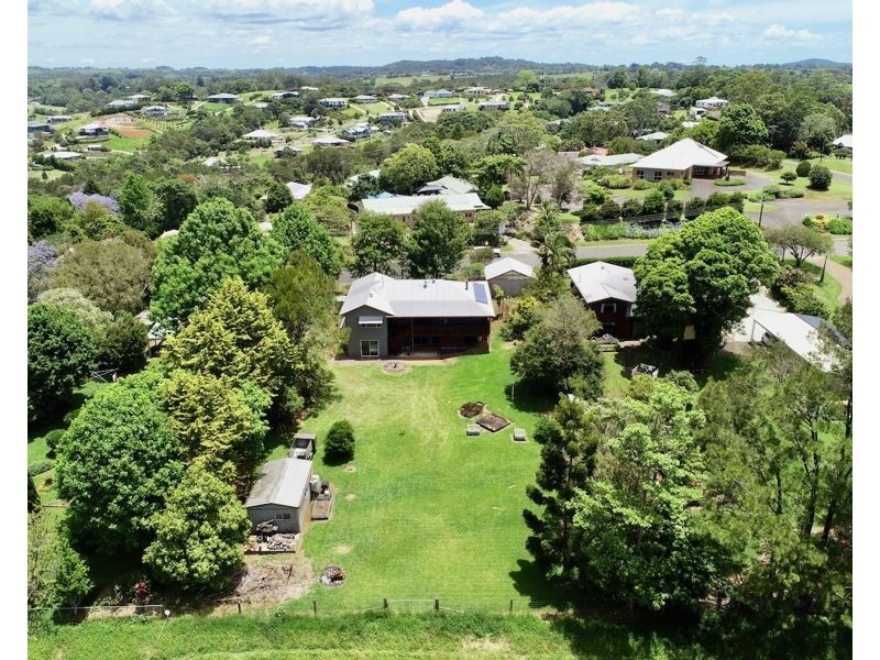 7 Walkers Drive, Maleny QLD 4552