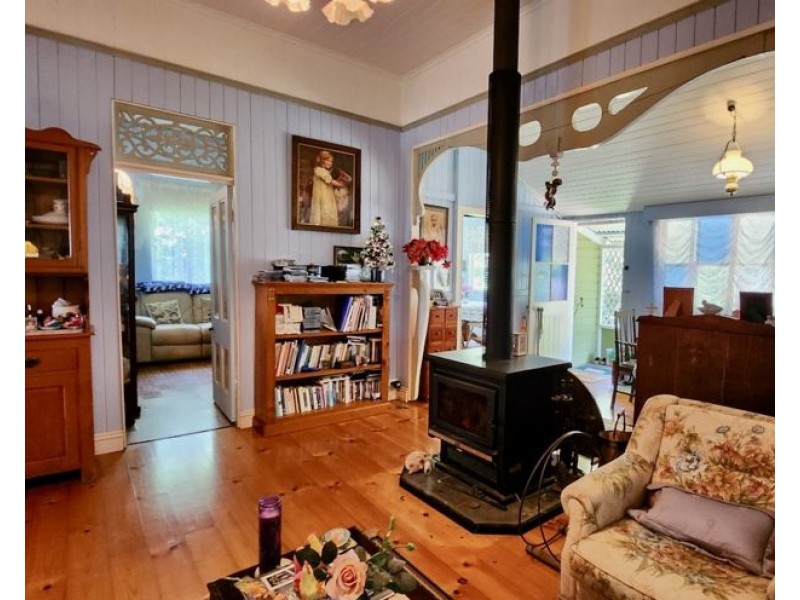 12 Tulip St, Maleny QLD 4552