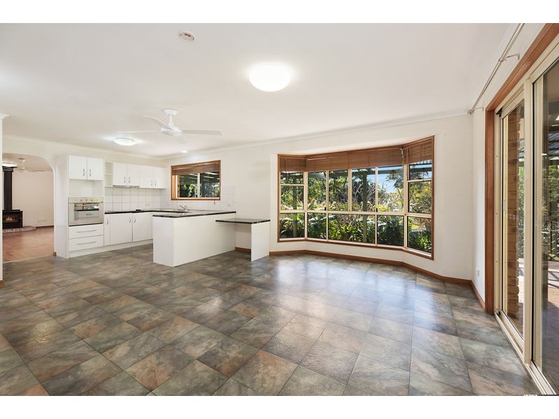2 Gibson Ave, Maleny QLD 4552