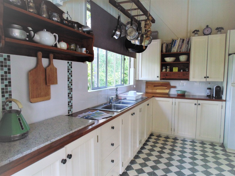 8 School Road, Yandina QLD 4561