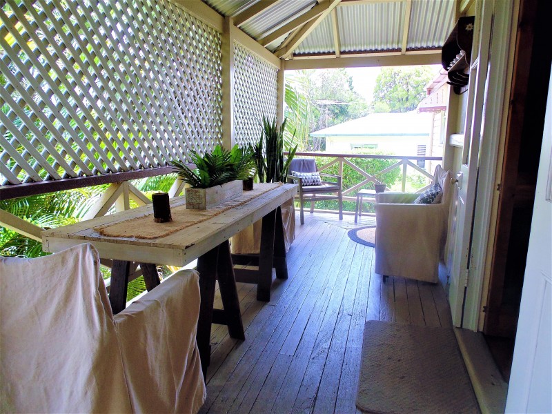 8 School Road, Yandina QLD 4561