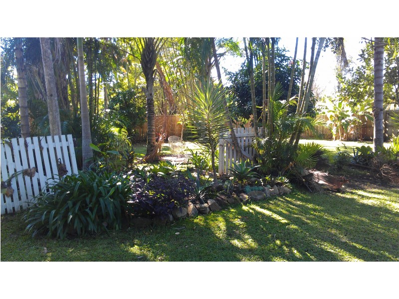 8 School Road, Yandina QLD 4561