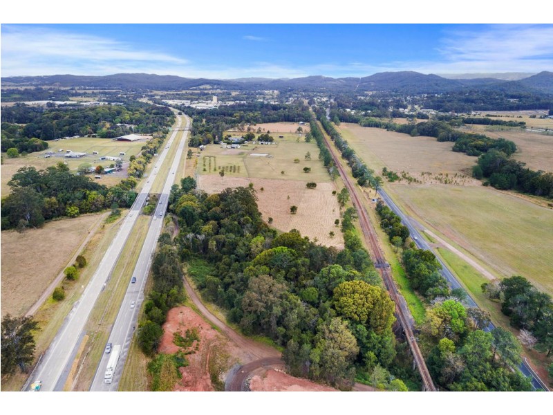 5 Bruce Highway, Bridges QLD 4561