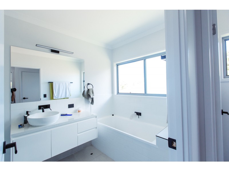 54 EMERALD VISTA PARADE, Yandina QLD 4561