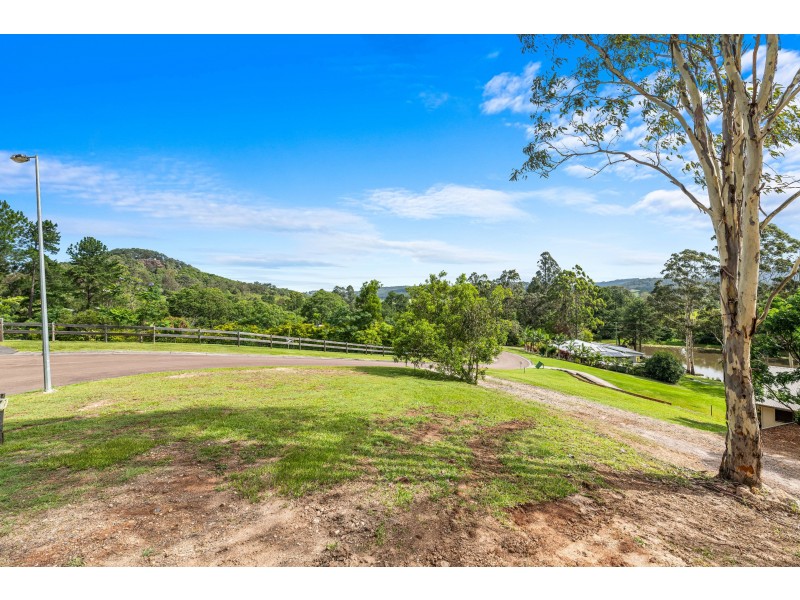 15 Hillsview Place, Maroochy River QLD 4561