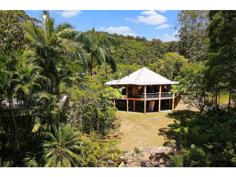 261 Hillcrest Road, Kiamba QLD 4560