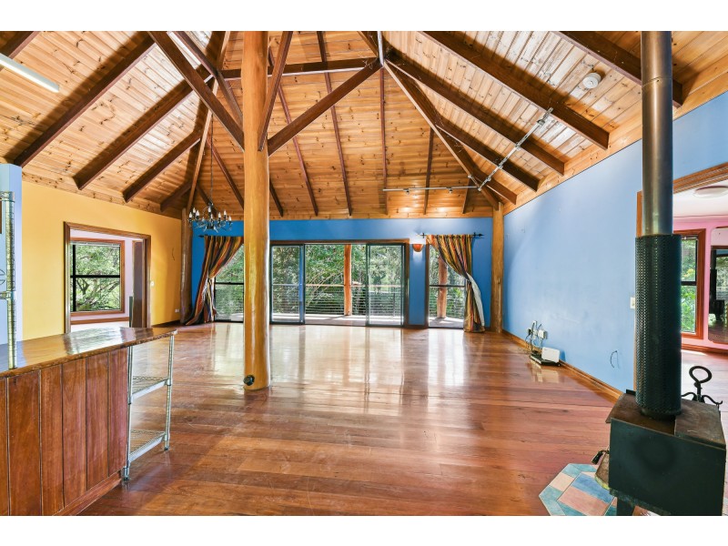 261 Hillcrest Road, Kiamba QLD 4560