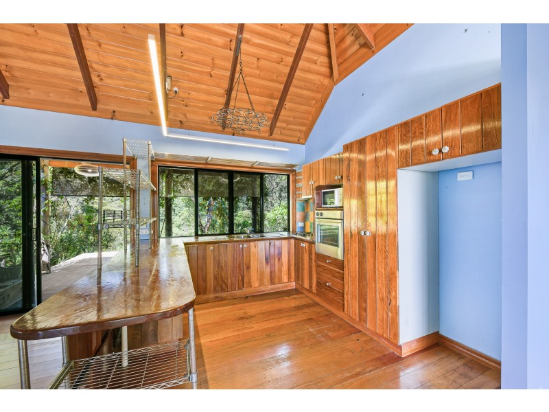 261 Hillcrest Road, Kiamba QLD 4560