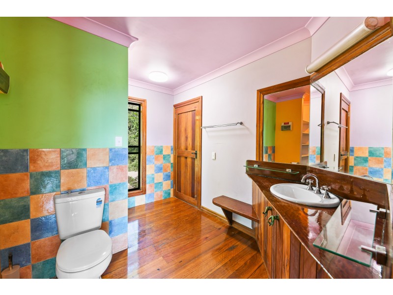 261 Hillcrest Road, Kiamba QLD 4560