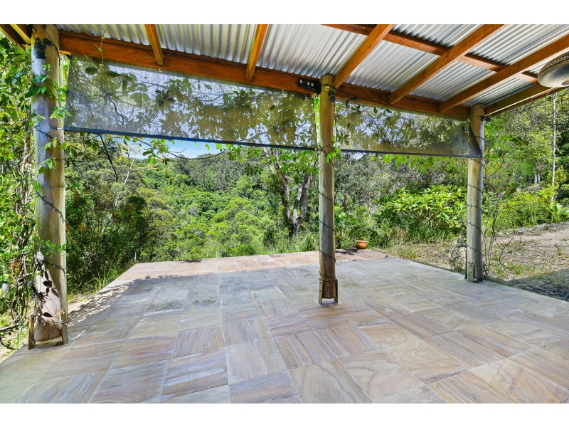 261 Hillcrest Road, Kiamba QLD 4560