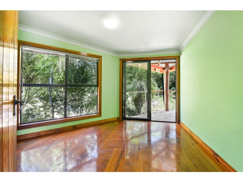 261 Hillcrest Road, Kiamba QLD 4560