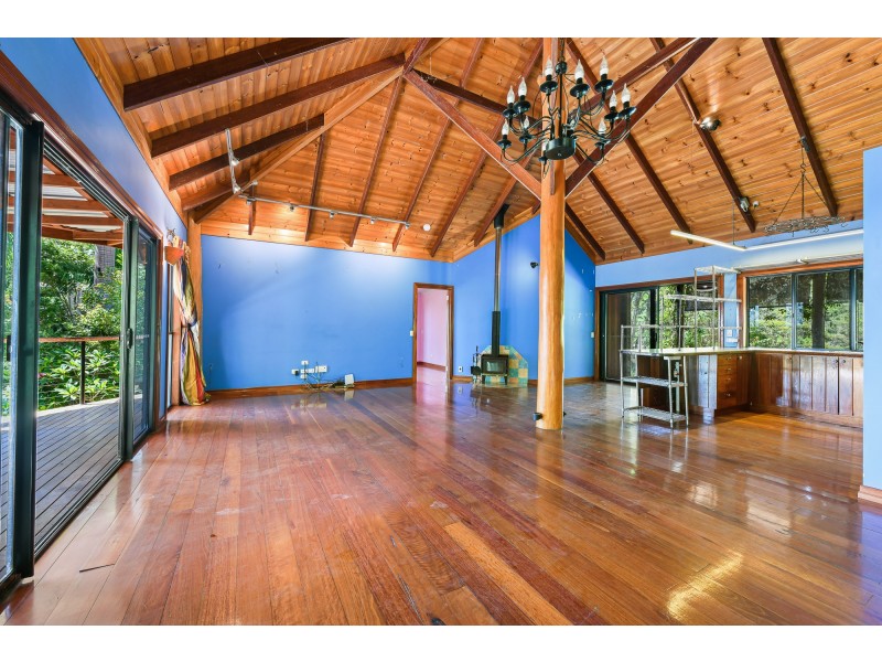 261 Hillcrest Road, Kiamba QLD 4560