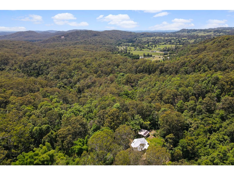 261 Hillcrest Road, Kiamba QLD 4560