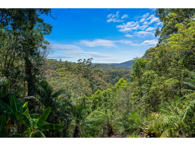 261 Hillcrest Road, Kiamba QLD 4560