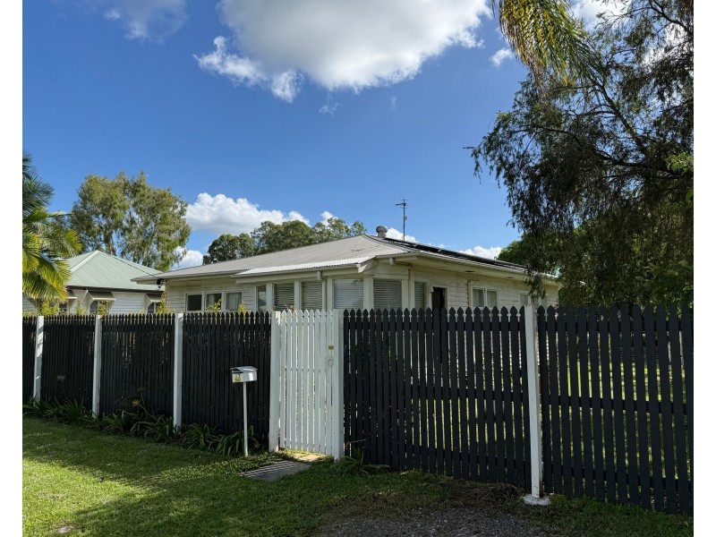 27 Railway Street, Yandina QLD 4561