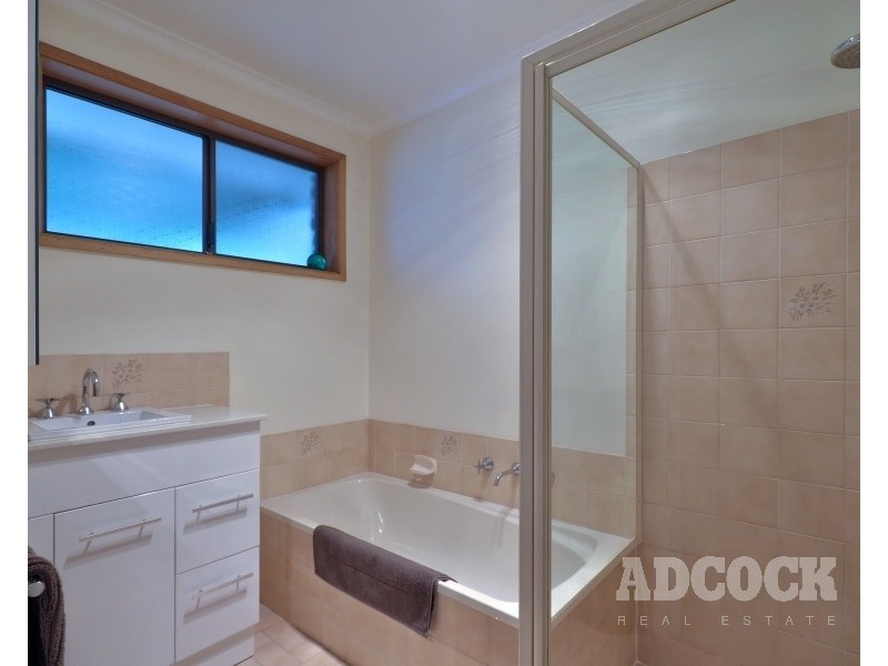 17 Jacaranda Drive, Woodside SA 5244