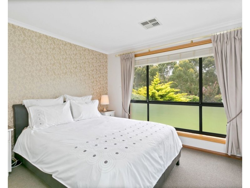 1 Oak Drive, Oakbank SA 5243