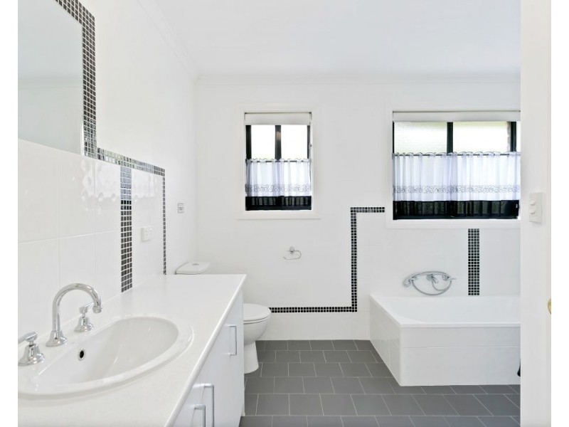 1 Oak Drive, Oakbank SA 5243