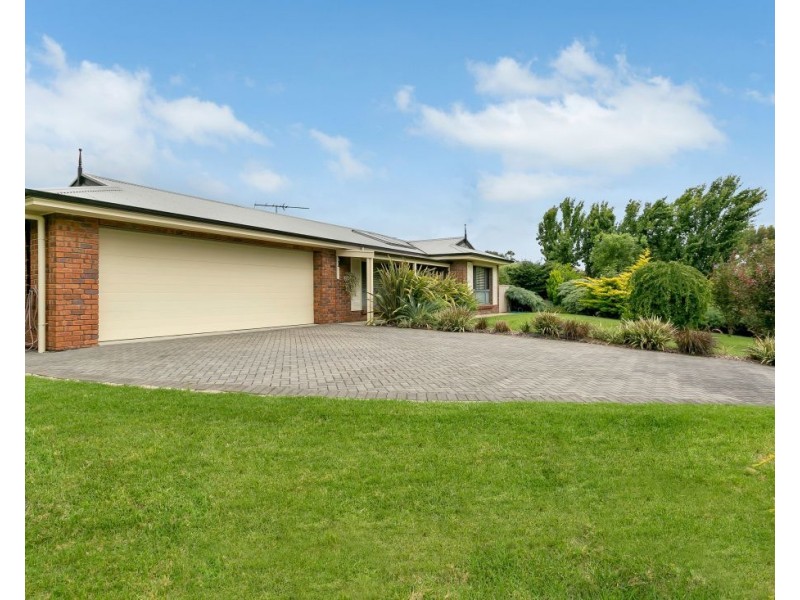 1 Oak Drive, Oakbank SA 5243