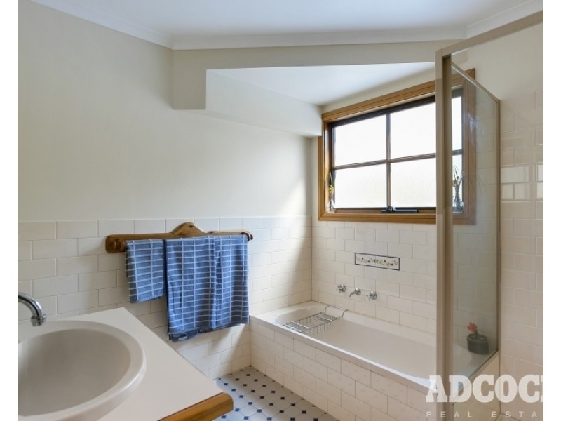 12 Glen Road, Bridgewater SA 5155