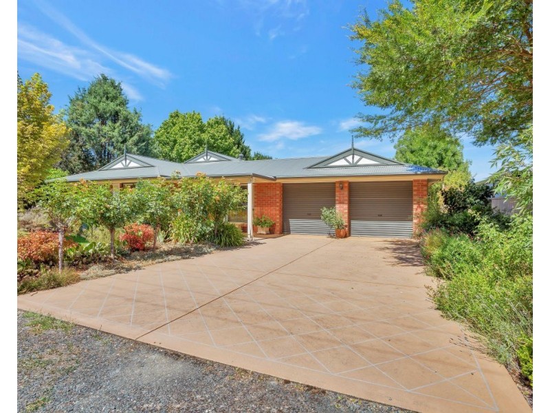 11 Oakwood Road, Oakbank SA 5243