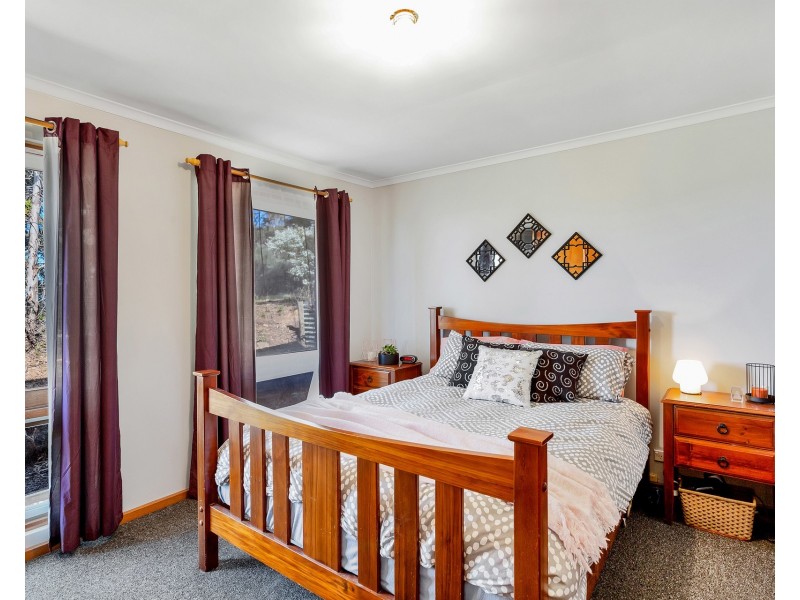 112 Emmett Road, Crafers West SA 5152