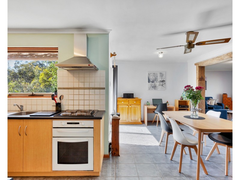 112 Emmett Road, Crafers West SA 5152