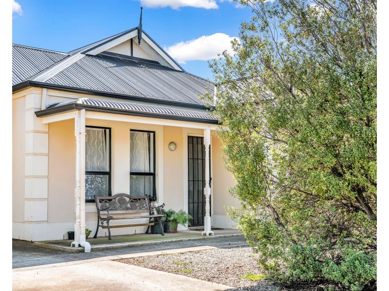 24 Strathmont Drive, Strathalbyn SA 5255