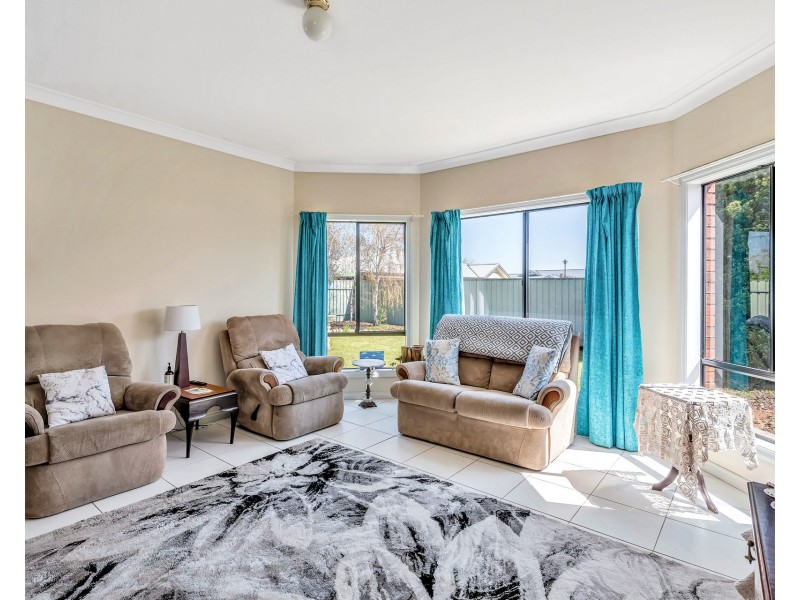 24 Strathmont Drive, Strathalbyn SA 5255