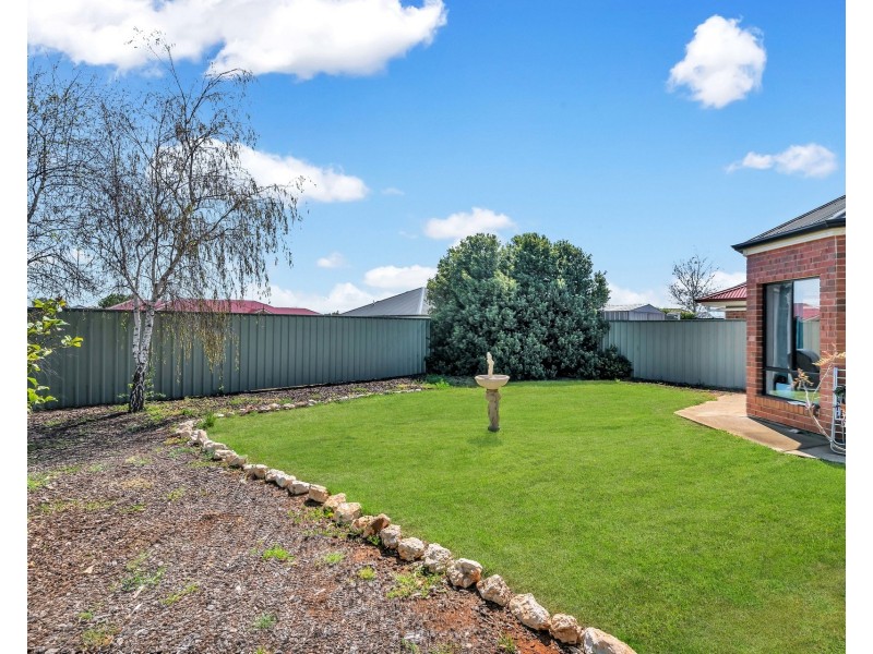 24 Strathmont Drive, Strathalbyn SA 5255