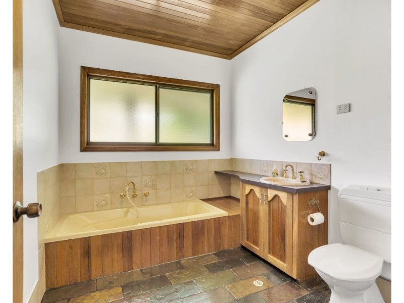 4 Hutchens Road, Woodside SA 5244