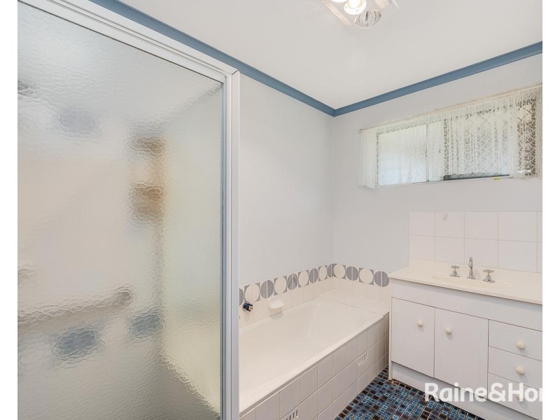 11 Cedar Grove, Mount Barker SA 5251