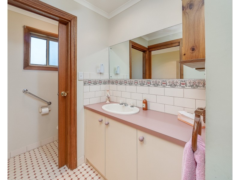 10 Hughes Street, Mount Barker SA 5251